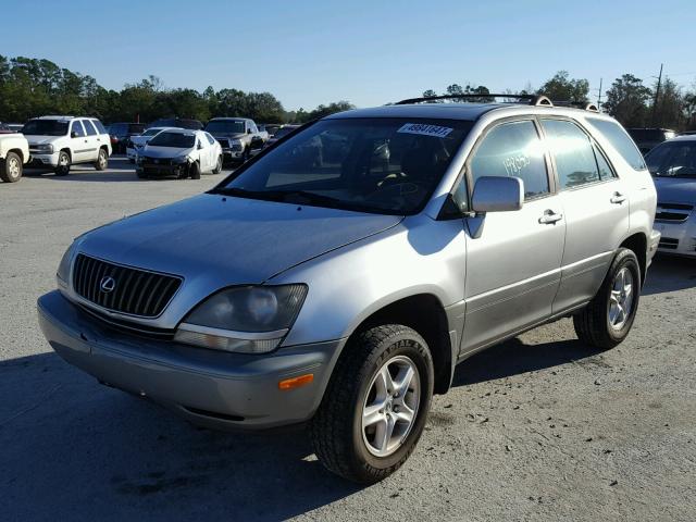 JT6GF10U2Y0073461 - 2000 LEXUS RX 300 SILVER photo 2