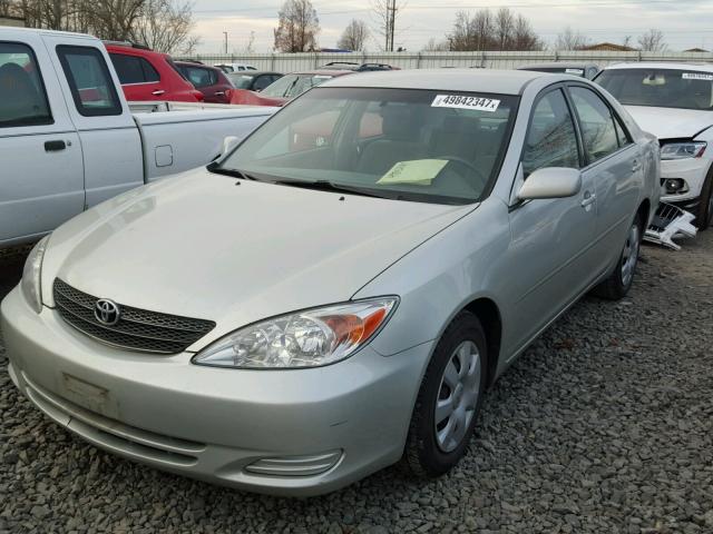 JTDBE32K840267533 - 2004 TOYOTA CAMRY LE ვერცხლისფერი ფოტო 2