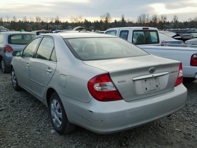 JTDBE32K840267533 - 2004 TOYOTA CAMRY LE ვერცხლისფერი ფოტო 3