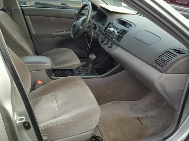 JTDBE32K840267533 - 2004 TOYOTA CAMRY LE ვერცხლისფერი ფოტო 5