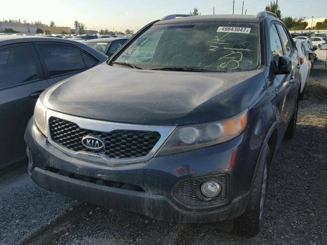 5XYKT4A14BG125319 - 2011 KIA SORENTO BA BLUE photo 2