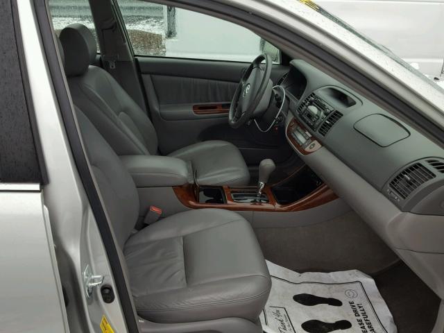 4T1BF30K43U062018 - 2003 TOYOTA CAMRY LE 银色 照片 5