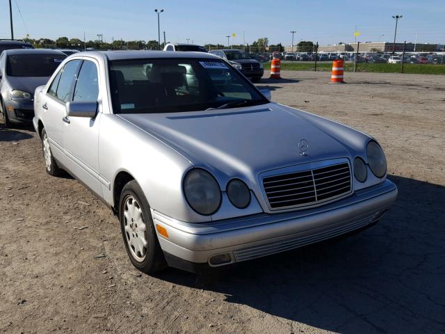 WDBJF82F3WX012743 - 1998 MERCEDES-BENZ E 320 4MAT SILVER photo 1