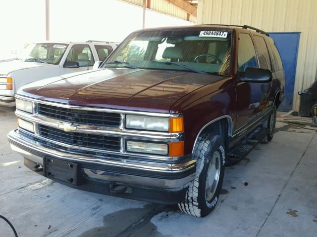 1GNEK13R6XJ560309 - 1999 CHEVROLET TAHOE K150 MAROON photo 2