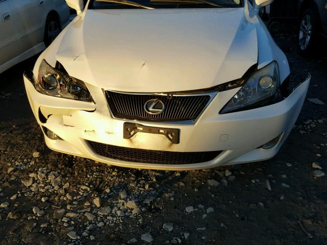 JTHBE262172010063 - 2007 LEXUS IS 350 WHITE photo 9