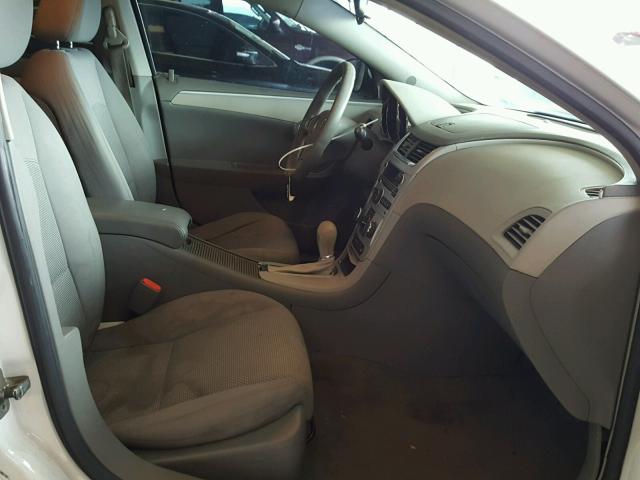 1G1ZH57B69F243769 - 2009 CHEVROLET MALIBU 1LT WHITE photo 5