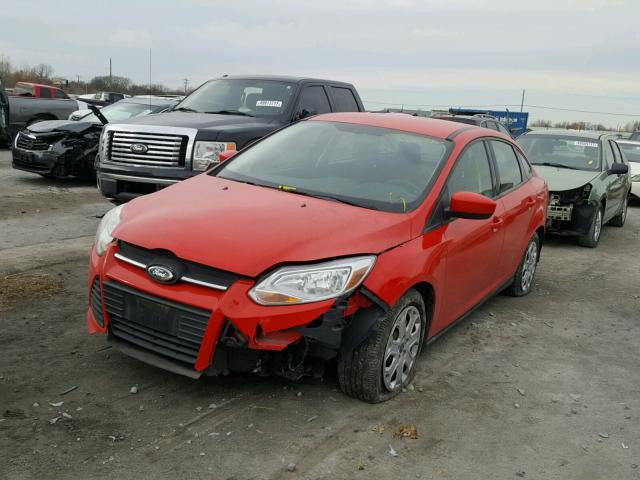 1FAHP3F24CL331813 - 2012 FORD FOCUS SE RED photo 2