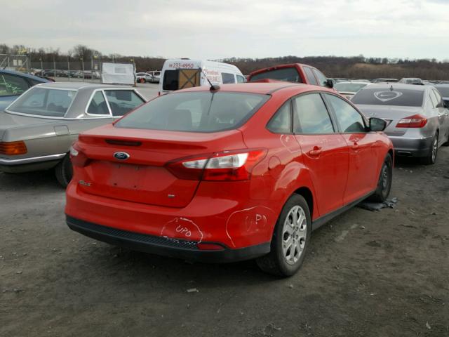 1FAHP3F24CL331813 - 2012 FORD FOCUS SE RED photo 4