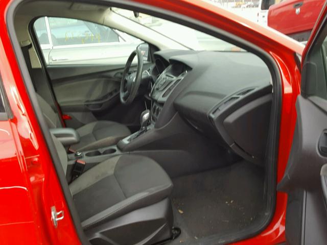 1FAHP3F24CL331813 - 2012 FORD FOCUS SE RED photo 5