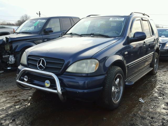 4JGAB72E3YA202509 - 2000 MERCEDES-BENZ ML 430 BLUE photo 2