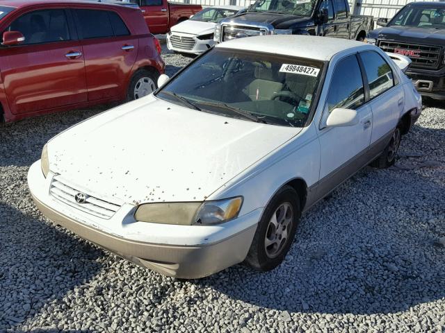 4T1BG22K7VU808324 - 1997 TOYOTA CAMRY CE WHITE photo 2