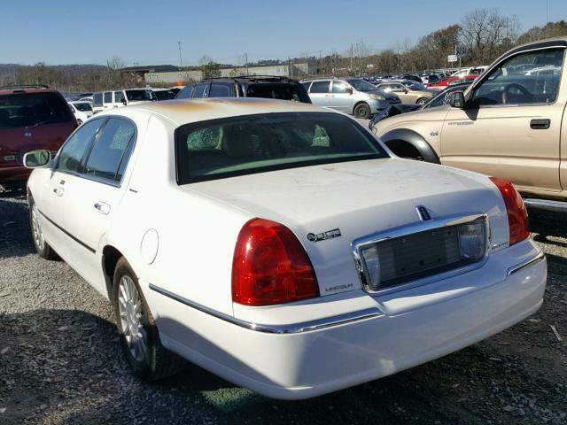 1LNHM81W23Y699884 - 2003 LINCOLN TOWN CAR E WHITE photo 3