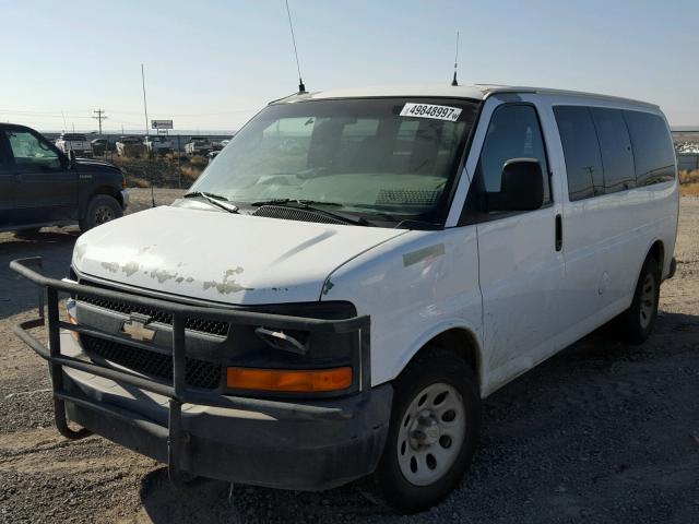 1GNFG154491173994 - 2009 CHEVROLET EXPRESS G1 WHITE photo 2