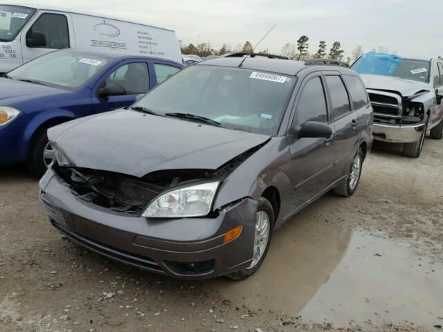 1FAFP36N65W231490 - 2005 FORD FOCUS ZXW GRAY photo 2