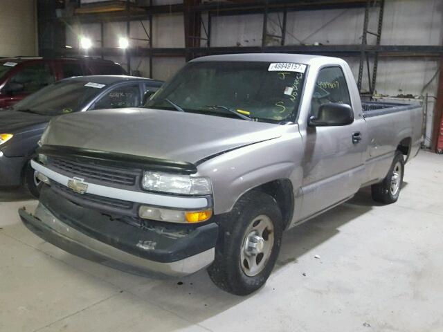 1GCEC14W8YE331537 - 2000 CHEVROLET SILVERADO GRAY photo 2