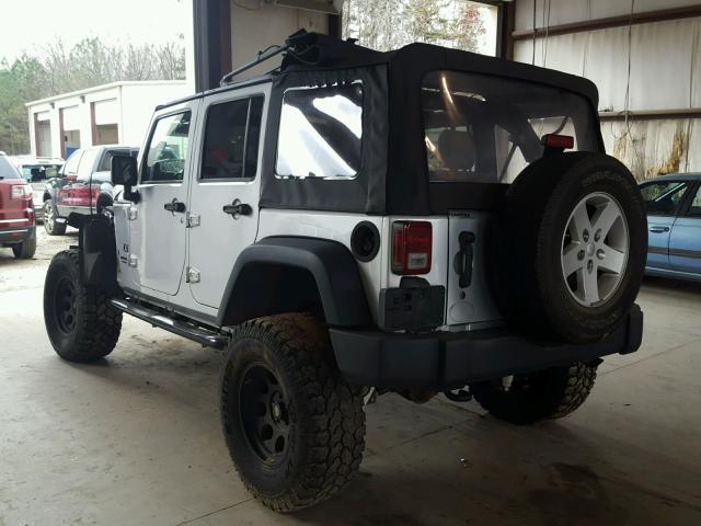 1J4GA39119L749940 - 2009 JEEP WRANGLER U SILVER photo 3