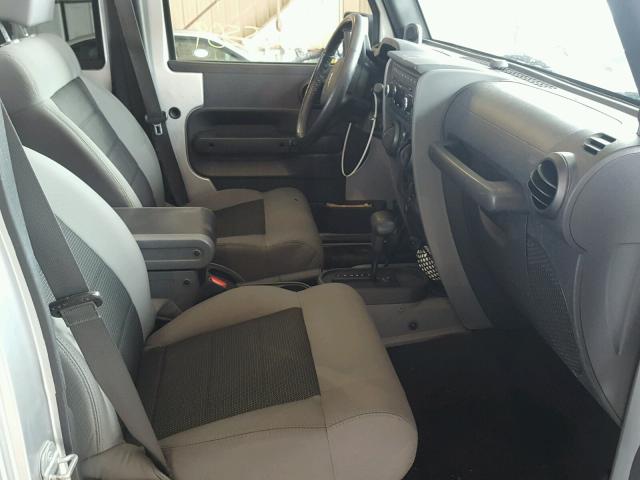 1J4GA39119L749940 - 2009 JEEP WRANGLER U SILVER photo 5