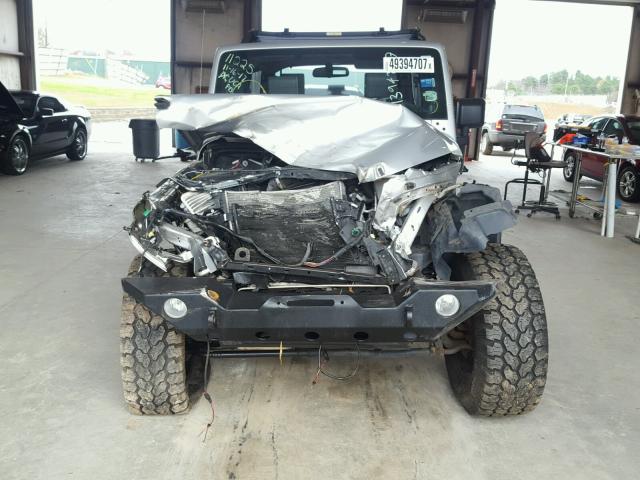 1J4GA39119L749940 - 2009 JEEP WRANGLER U SILVER photo 9