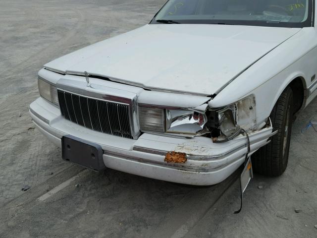 1LNLM82W7NY750369 - 1992 LINCOLN TOWN CAR S WHITE photo 9