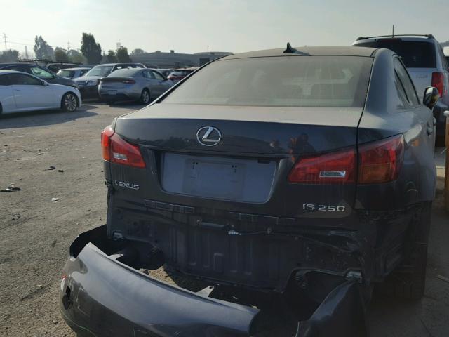 JTHBK262272029228 - 2007 LEXUS IS 250 GRAY photo 4