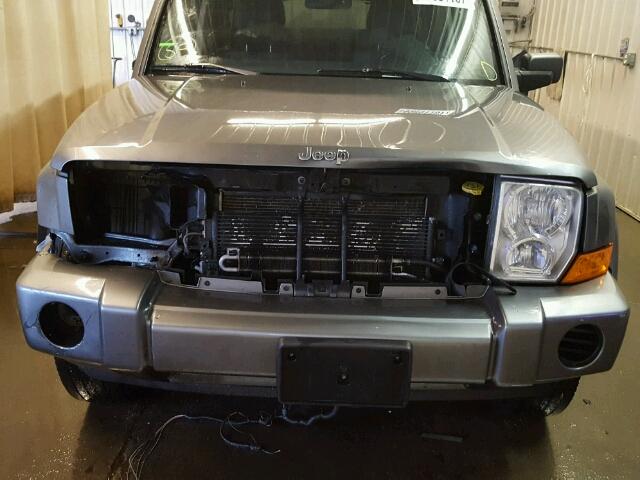 1J8HG48K67C610966 - 2007 JEEP COMMANDER GRAY photo 9