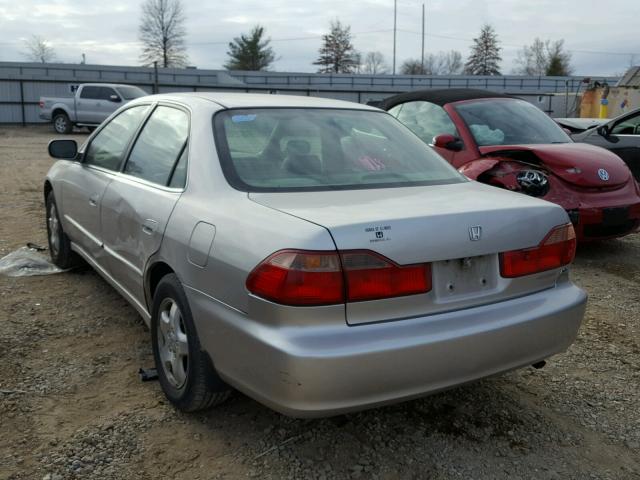 1HGCG1659XA006516 - 1999 HONDA ACCORD EX GOLD photo 3