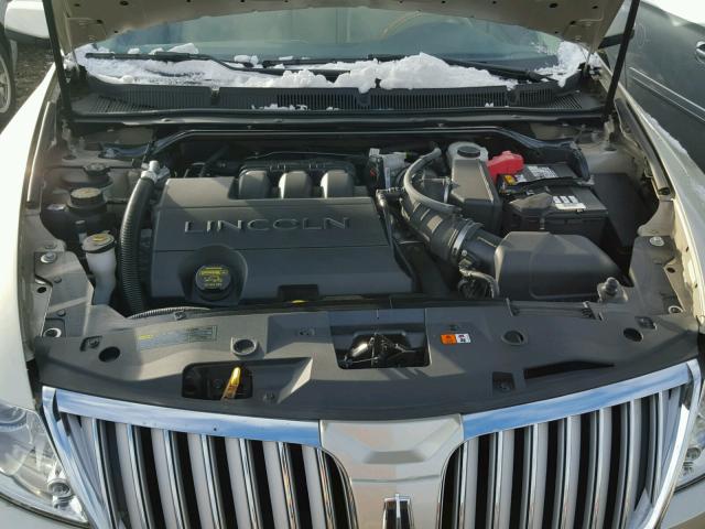 1LNHL9DR2BG602850 - 2011 LINCOLN MKS CREAM photo 7