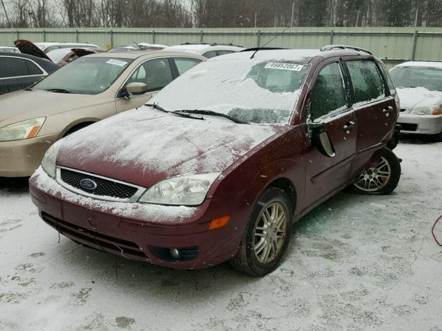 1FAHP36N57W139332 - 2007 FORD FOCUS ZXW MAROON photo 2