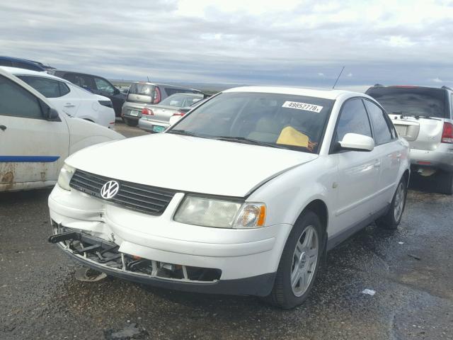 WVWPD23B4YP176516 - 2000 VOLKSWAGEN PASSAT GLX 白色 照片 2