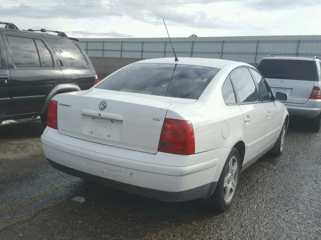 WVWPD23B4YP176516 - 2000 VOLKSWAGEN PASSAT GLX 白色 照片 4