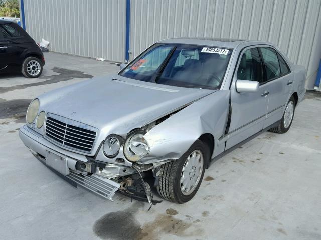 WDBJF55F8VA424149 - 1997 MERCEDES-BENZ E 320 SILVER photo 2