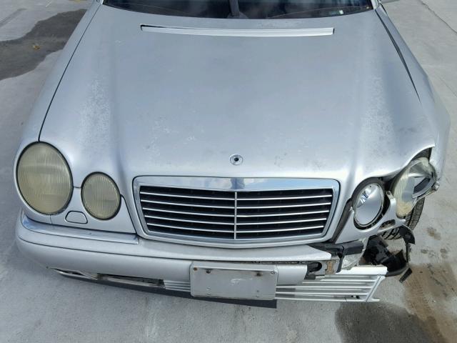 WDBJF55F8VA424149 - 1997 MERCEDES-BENZ E 320 SILVER photo 7