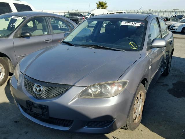 JM1BK12F261443800 - 2006 MAZDA 3 I GRAY photo 2