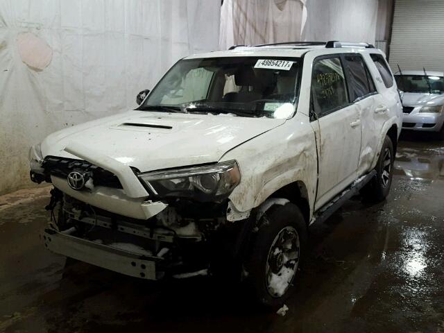 JTEBU5JR5H5412139 - 2017 TOYOTA 4RUNNER SR WHITE photo 2