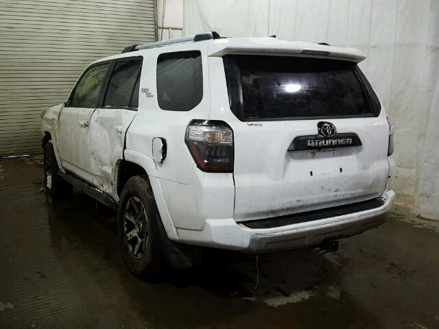 JTEBU5JR5H5412139 - 2017 TOYOTA 4RUNNER SR WHITE photo 3