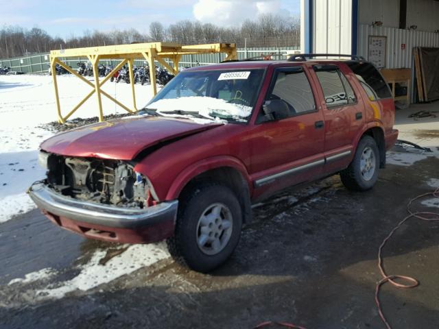 1GNDT13W6Y2142715 - 2000 CHEVROLET BLAZER RED photo 2