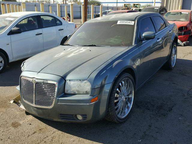 2C3JA53GX5H106177 - 2005 CHRYSLER 300 TOURIN GREEN photo 2