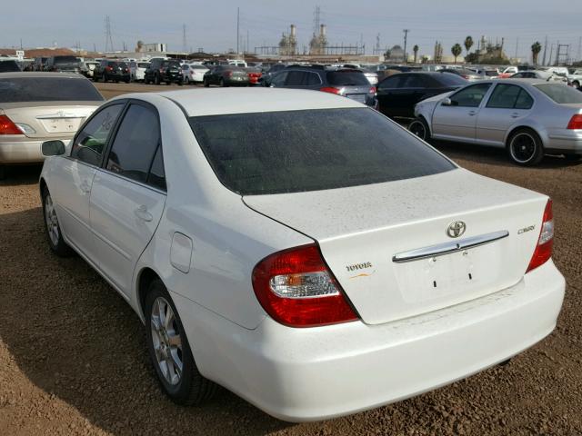 JTDBE30K540251454 - 2004 TOYOTA CAMRY LE WHITE photo 3