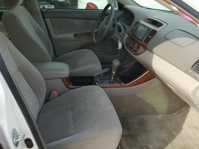 JTDBE30K540251454 - 2004 TOYOTA CAMRY LE თეთრი ფოტო 5