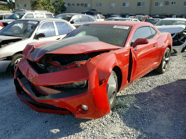 2G1FG1E39D9194207 - 2013 CHEVROLET CAMARO LT RED photo 2