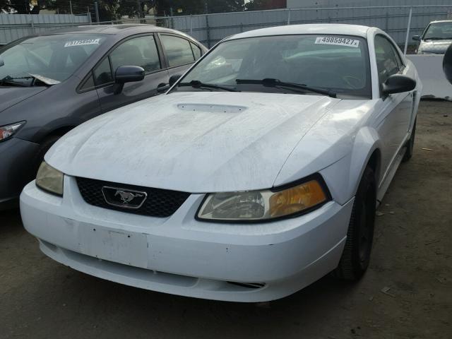 1FAFP4049YF195305 - 2000 FORD MUSTANG WHITE photo 2