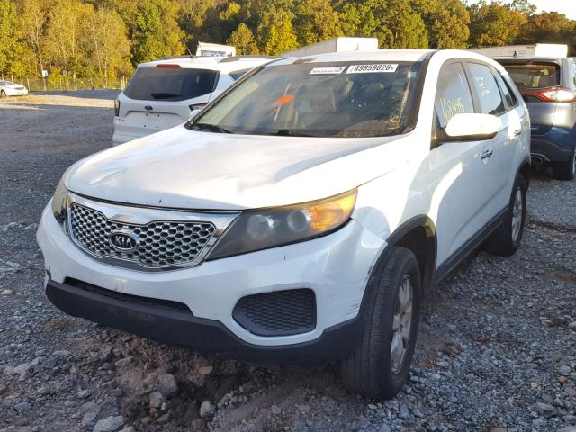 5XYKT3A16BG035471 - 2011 KIA SORENTO BA WHITE photo 2