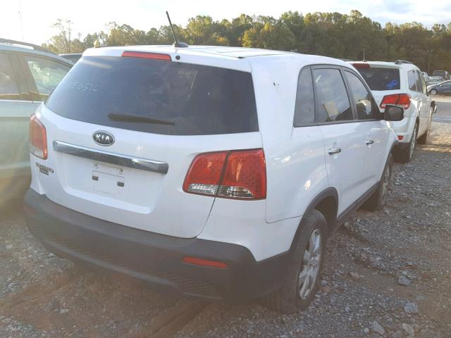 5XYKT3A16BG035471 - 2011 KIA SORENTO BA WHITE photo 4