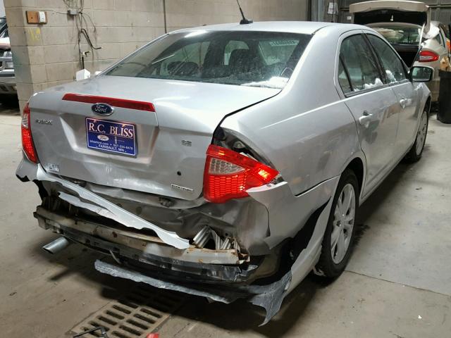 3FAHP0HGXCR329718 - 2012 FORD FUSION SE SILVER photo 4