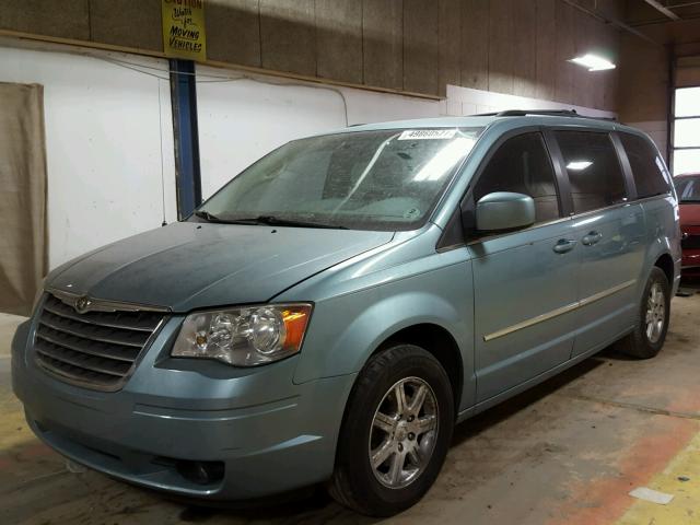 2A4RR5D13AR361558 - 2010 CHRYSLER TOWN & COU GREEN photo 2