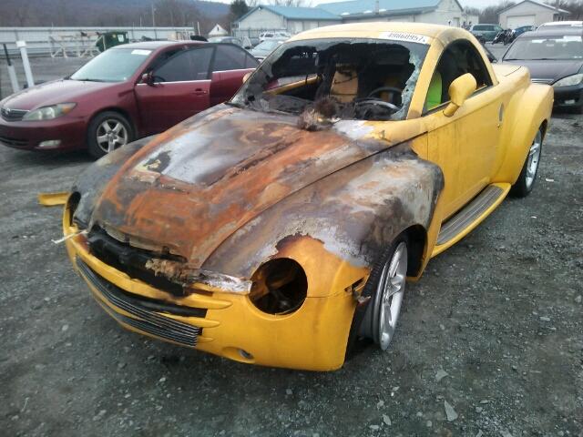 1GCES14P54B110467 - 2004 CHEVROLET SSR YELLOW photo 2