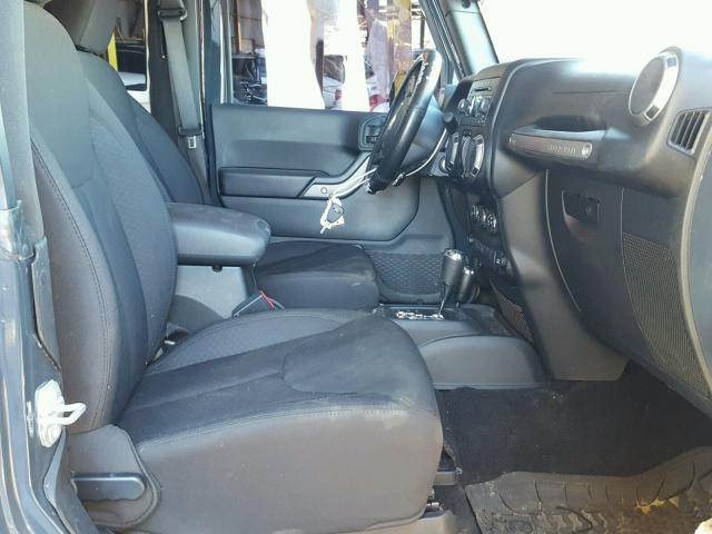 1C4AJWAGXHL560764 - 2017 JEEP WRANGLER S 灰色 照片 5