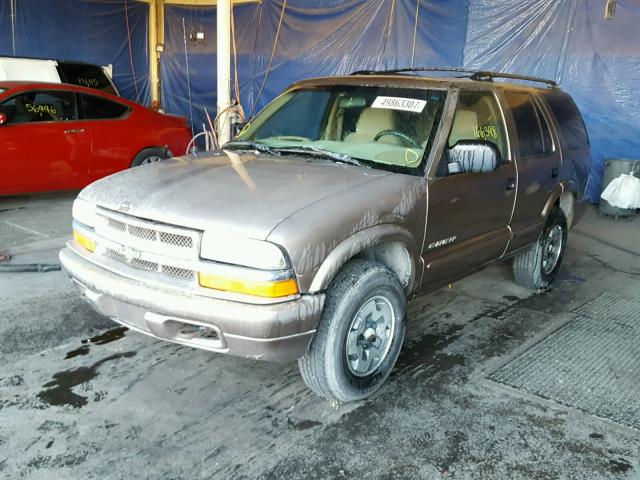 1GNDT13W32K194181 - 2002 CHEVROLET BLAZER TAN photo 2