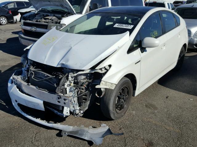 JTDKN3DU9F1940938 - 2015 TOYOTA PRIUS WHITE photo 2