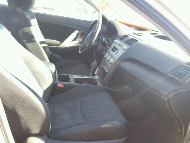 4T1BF3EK2AU030254 - 2010 TOYOTA CAMRY BASE SILVER photo 5